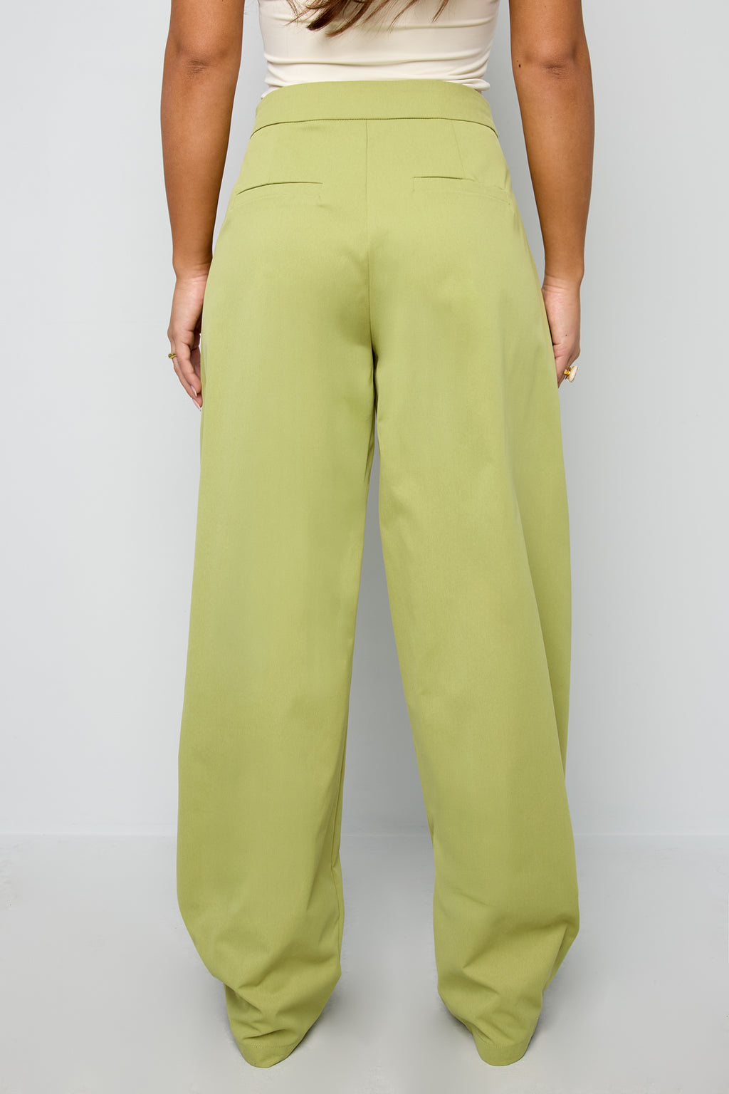 barrel trousers